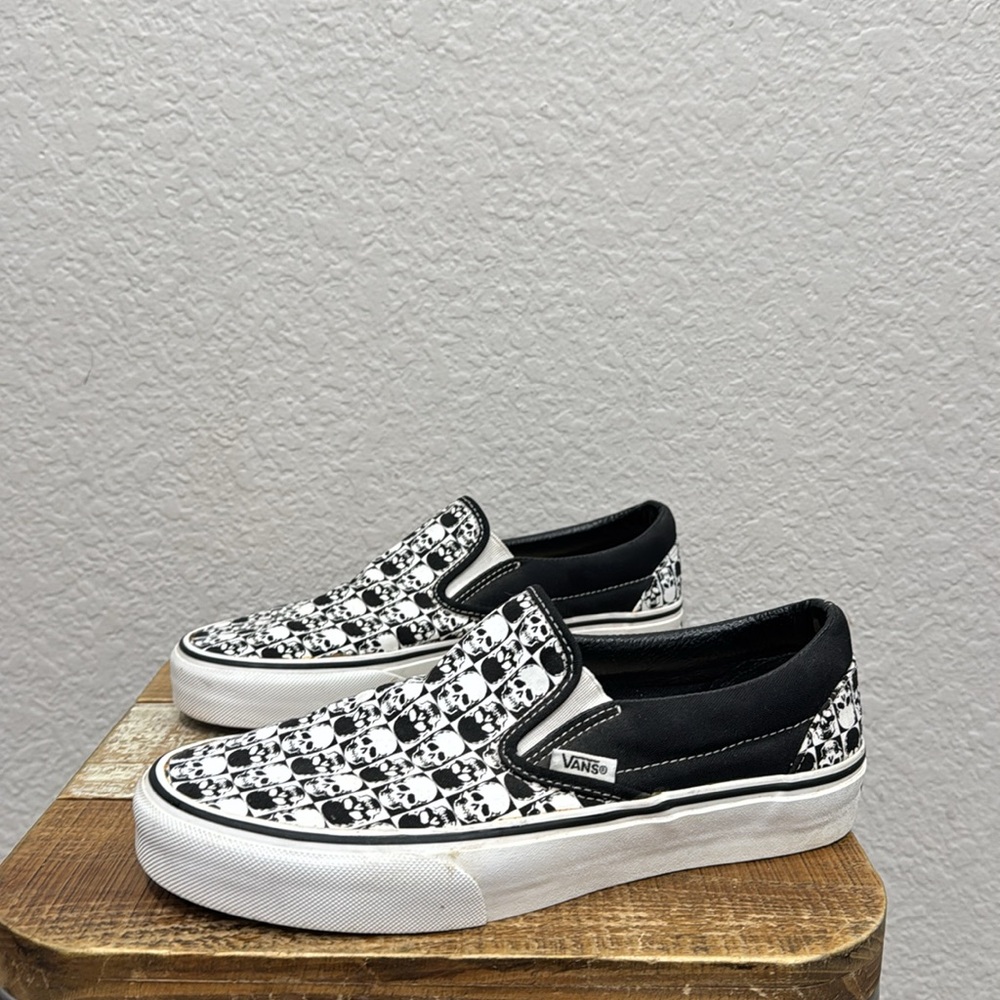 Vans Checkerboard Skulls Slip On Sneakers M 7  / W 8.5 - Picture 3 of 6